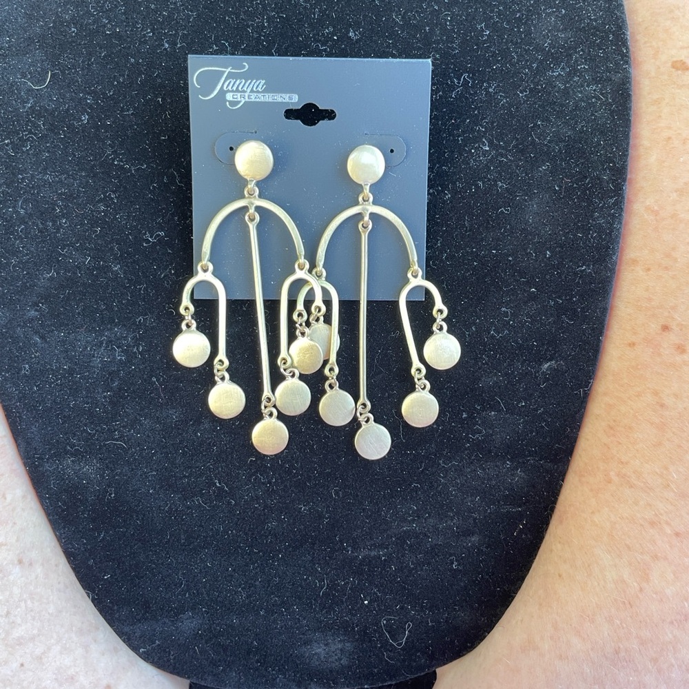 Tanya‎ Creations Gold Dangle Earrings